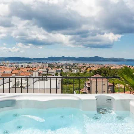Pasman, Three Bedroom With Private Jacuzzi Apartman *
