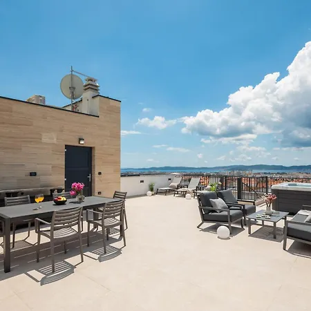 Pasman, Three Bedroom With Private Jacuzzi Apartman