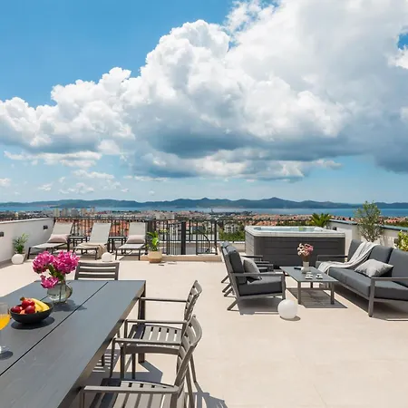 Apartman Pasman, Three Bedroom With Private Jacuzzi *